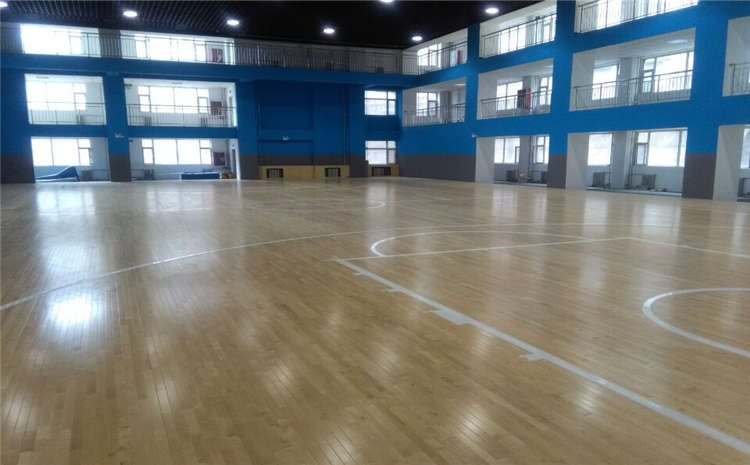 體育木地板翻新具體怎么操作？