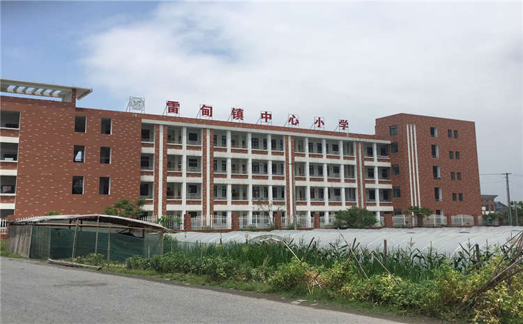 楓樺木體育運(yùn)動(dòng)地板廠家去哪找?