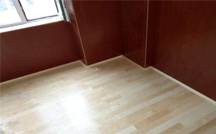 大型風(fēng)雨操場實木運動地板怎么安裝