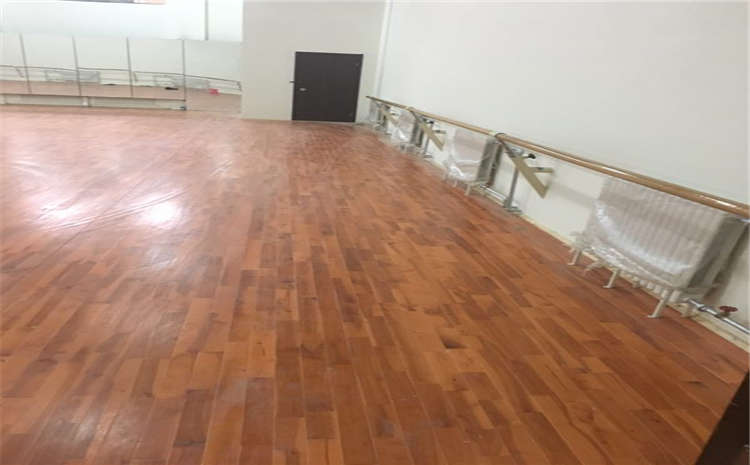 楓樺木運動體育地板怎么保養?