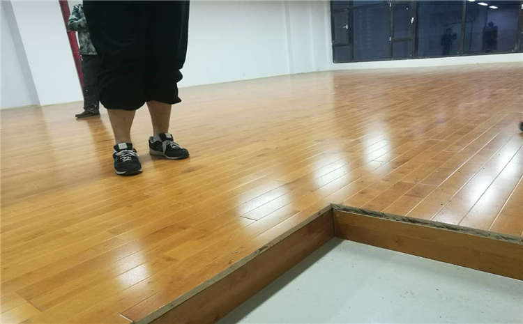 學校羽毛球館木地板多少錢一平米?