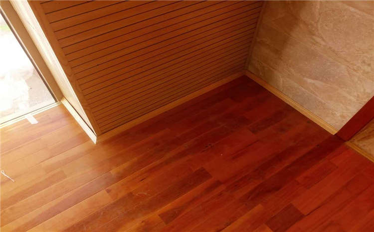 白銀體育運動地板